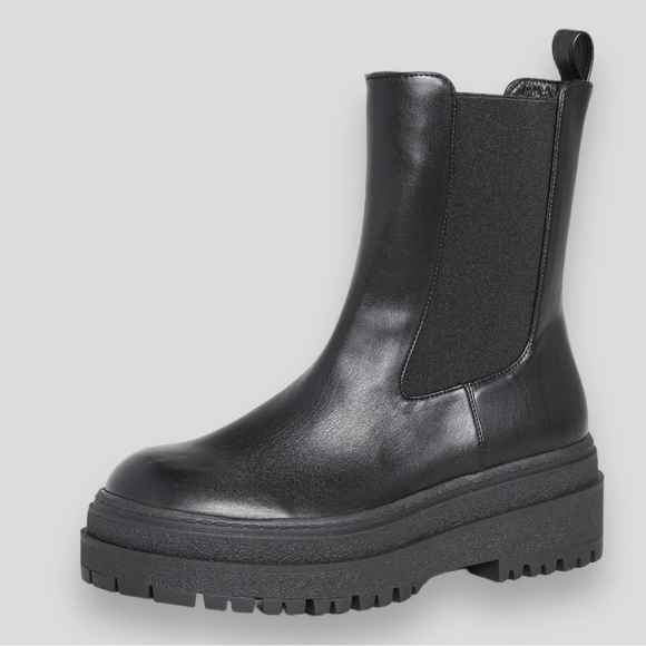 Good American Pull On Lug Thick Sole Chunky Chelsea Black Boots - Picture 5 of 10